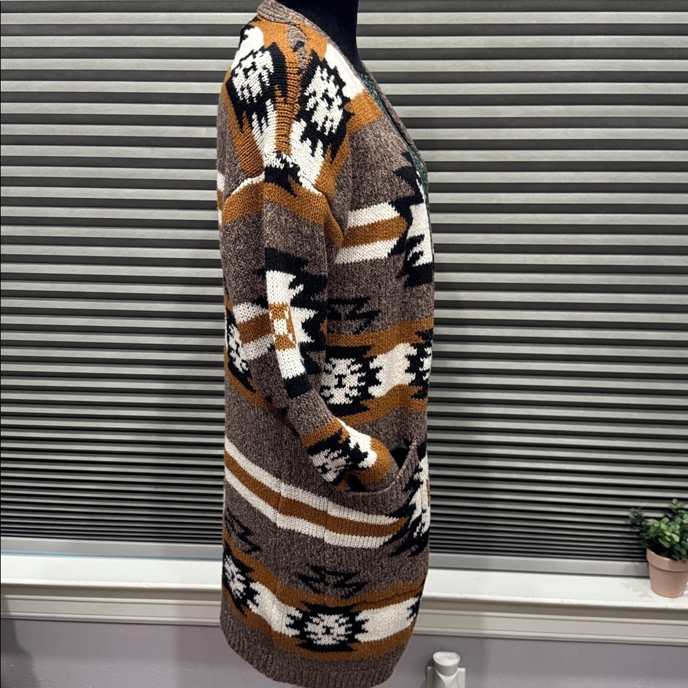Geometric Patterned Cardigan - Picture 2 of 5